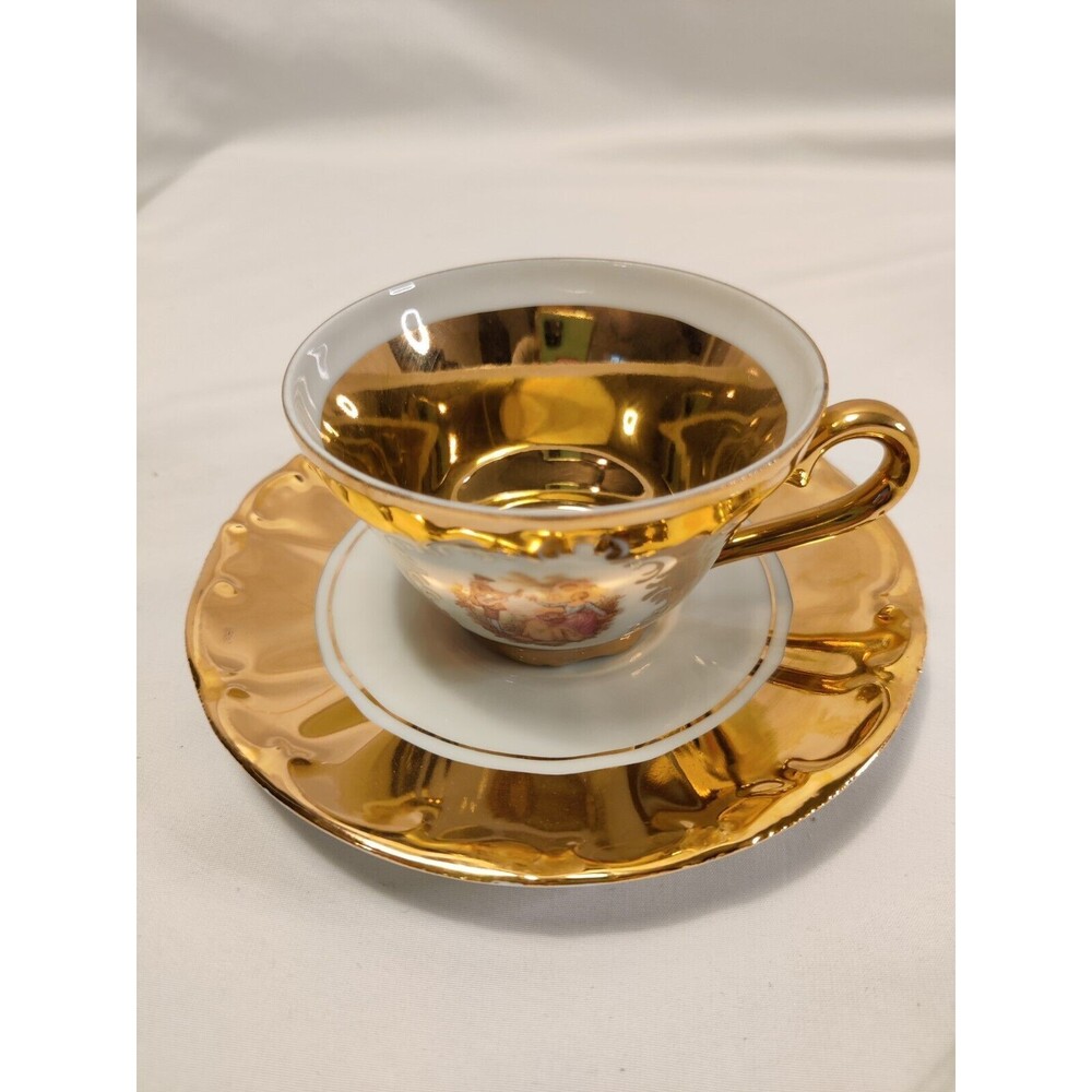 VINTAGE MINT “S.T. BAVARIA” GOLD WHITE w/ ROMANCE SCENE DEMITASSE CUP & SAUCER